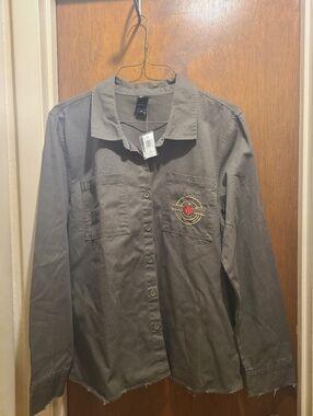 Disney Her Universe Epcot Food & Wine Festival Apple Orchard Shacket Shirt, XL